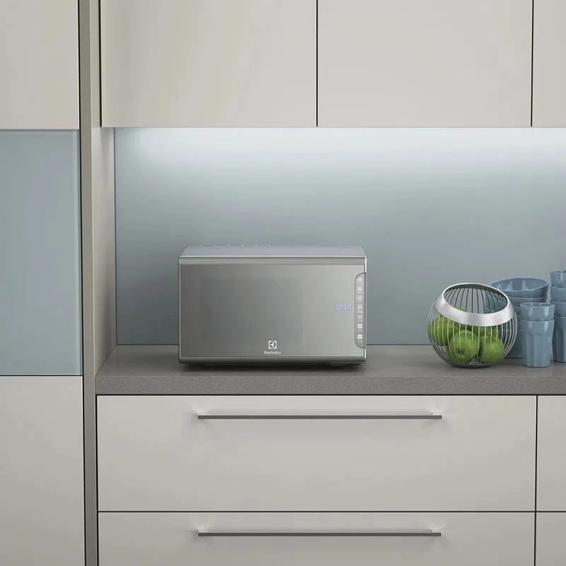 Micro-Ondas Electrolux Prata com Painel Integrado 31L (MI41S) 220V