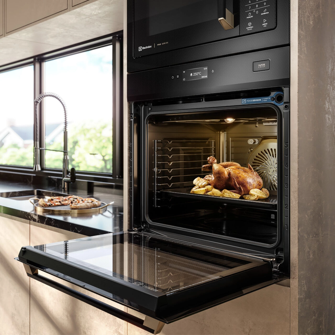 Forno de Embutir Elétrico Electrolux 80L Expert Pro Series com VaporCrisp e Conectividade (OE9XB) 220V