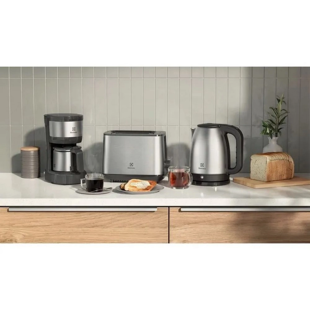 Cafeteira Elétrica Electrolux Efficient ECM12 15 Xícaras Jarra Inox Preto/Inox 220V