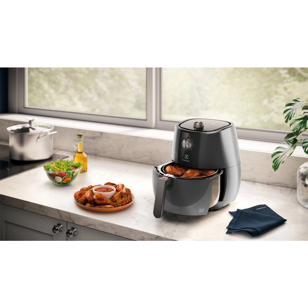 AirFryer Electrolux Grand 4L Cinza Efficient por Rita Lobo (EAF30) 220V