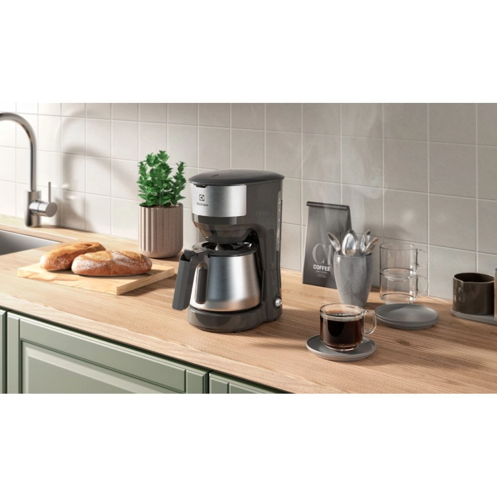 Cafeteira Elétrica Electrolux com Jarra Inox 30 Xícaras Efficient (ECM22) 220V