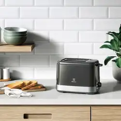 Torradeira Elétrica Electrolux ETS10 Efficient com 8 Níveis de Tostagem Preto/Inox 220V