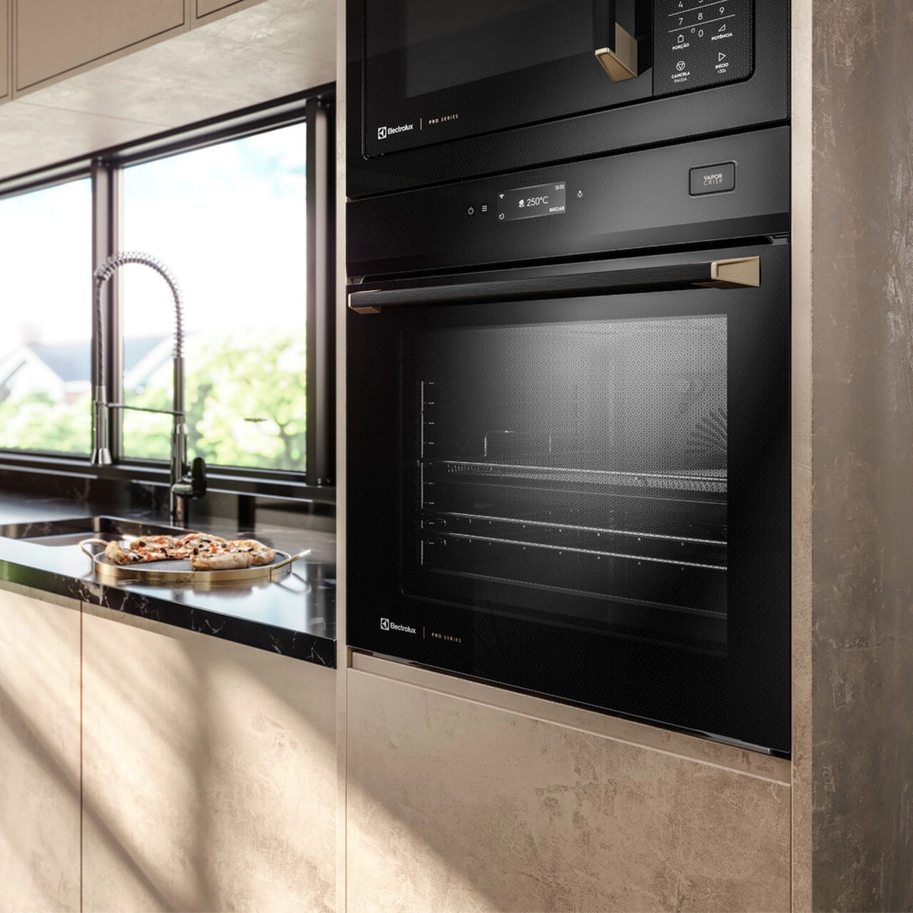 Forno de Embutir Elétrico Electrolux 80L Expert Pro Series com VaporCrisp e Conectividade (OE9XB) 220V